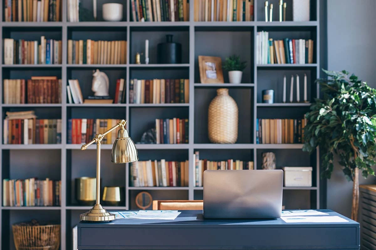 Home office – jak zaaranżować biuro w domu do pracy zdalnej?
